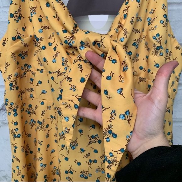 Women's Ruffle Trim Knot Front Ditsy Floral Dress - Picture 3 of 7